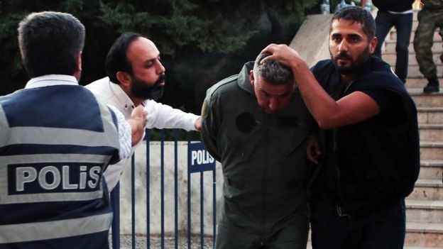 土耳其政变后被捕人员继续增加 - ảnh 1