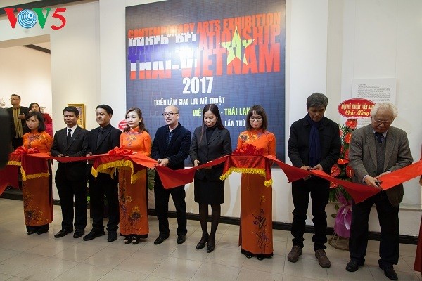 Triển lãm Mỹ thuật Việt Nam - Thái Lan thắt chặt tình hữu nghị hai nước - ảnh 1