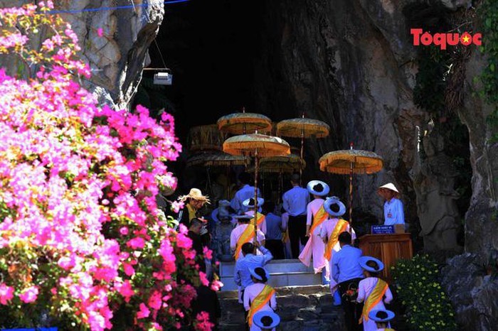 All Souls' Day festival  in Danang’s Marble Mountain relic site - ảnh 5