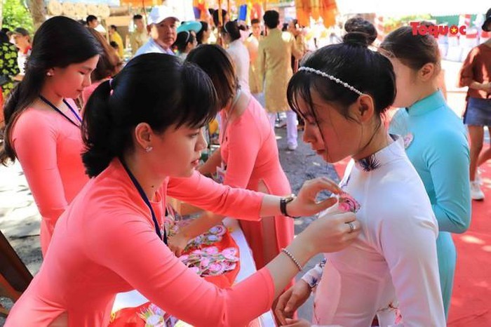 All Souls' Day festival  in Danang’s Marble Mountain relic site - ảnh 9