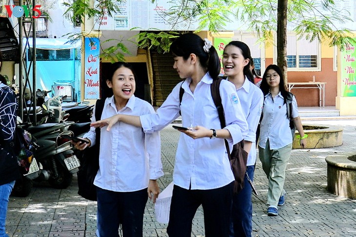 Học sinh cấp II Hà Nội phấn khởi hoàn thành kỳ thi tuyển sinh lớp 10 - ảnh 15