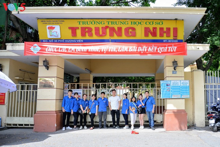 Học sinh cấp II Hà Nội phấn khởi hoàn thành kỳ thi tuyển sinh lớp 10 - ảnh 17