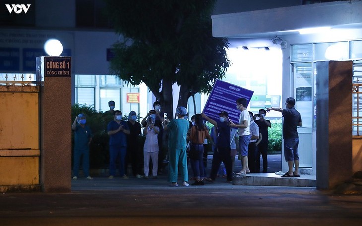 Chùm ảnh: Dỡ bỏ phong tỏa, Bệnh viện C Đà Nẵng mở cửa đón bệnh nhân trở lại - ảnh 9