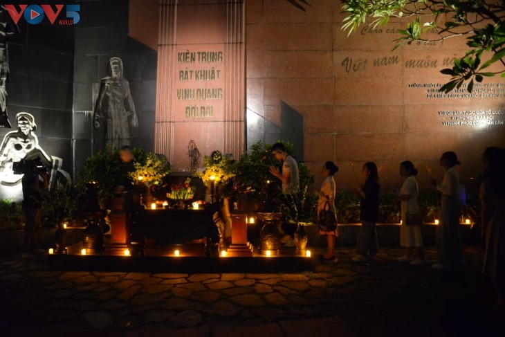 Ấn tượng trải nghiệm “Đêm thiêng liêng” tại Khu di tích Nhà tù Hỏa Lò - ảnh 12
