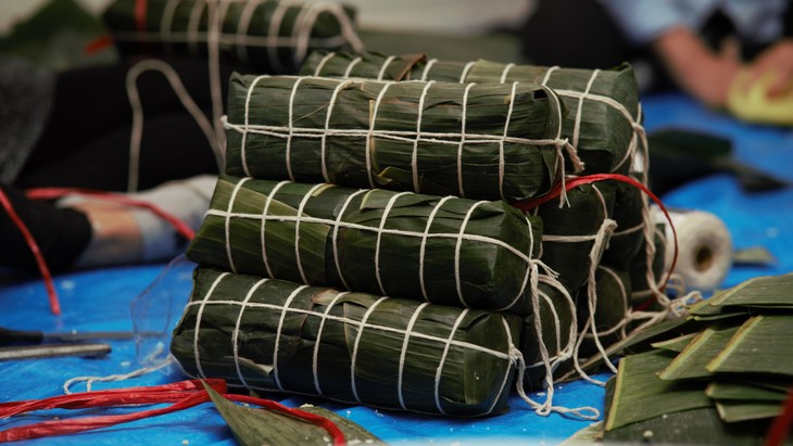 Người Việt tại Canada gói bánh Tét gây quỹ ủng hộ đồng bào miền Trung Việt Nam - ảnh 3