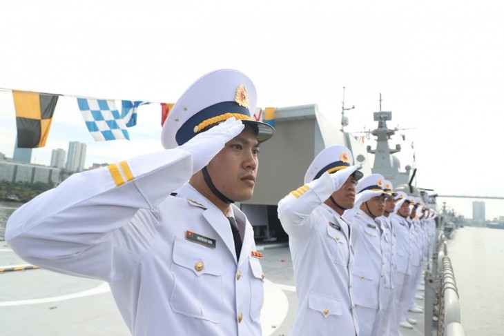 Biên đội tàu hộ vệ tên lửa của Hải quân Việt Nam tham dự Lễ duyệt binh tại Liên bang Nga - ảnh 6