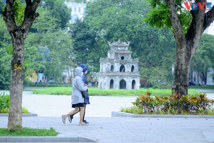Thủ đô Hà Nội đón rét đầu đông - ảnh 9