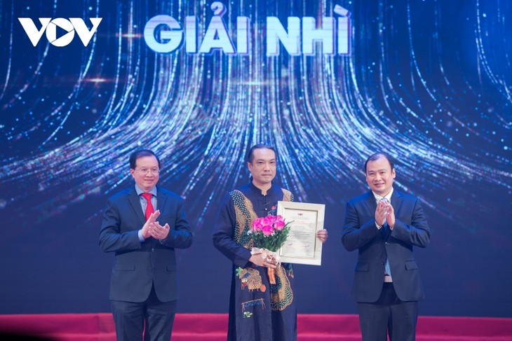 Highlights: Các ca khúc xuất sắc nhất của cuộc thi “Hát lên Việt Nam“ - ảnh 10