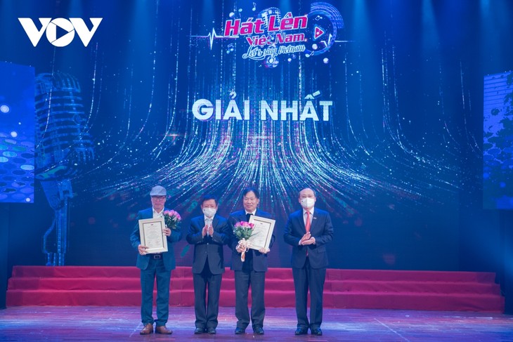 Highlights: Các ca khúc xuất sắc nhất của cuộc thi “Hát lên Việt Nam“ - ảnh 9