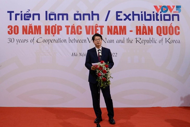 Khai mạc triển lãm ảnh “30 năm hợp tác Việt Nam – Hàn Quốc“ - ảnh 4