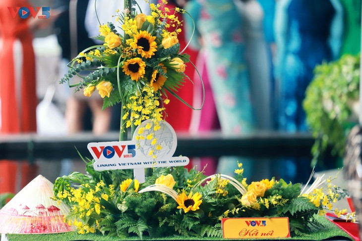 Tưng bừng hội thi cắm hoa VOV kỷ niệm Ngày quốc tế phụ nữ 8/3 - ảnh 3