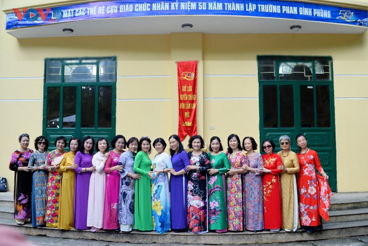 Kỷ niệm 50 năm thành lập trường THPT Phan Đình Phùng: Hân hoan về lại trường xưa - ảnh 2