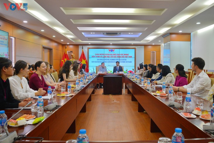 Đoàn nghiên cứu của Đại học Mainz, Cộng hòa liên bang Đức thăm Đài Tiếng Nói Việt Nam - ảnh 1