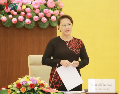 La présidente de l’AN rencontre les nouveaux ambassadeurs vietnamiens  - ảnh 2