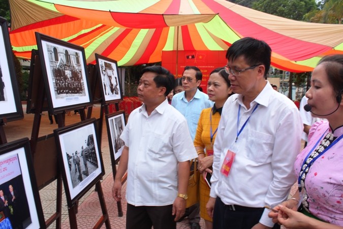 Les relations amicales traditionnelles Vietnam-Laos en exposition - ảnh 1