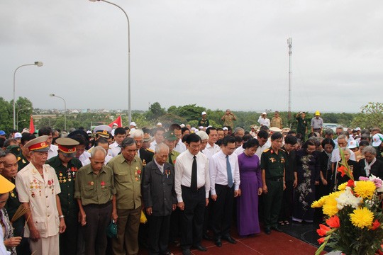 Hommage aux soldats morts dans la prison de Phu Quoc - ảnh 1
