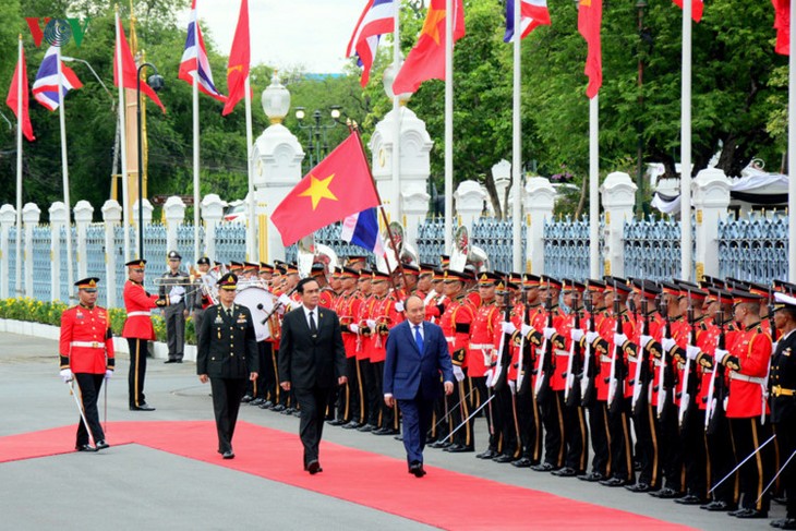 Le Premier ministre Nguyen Xuan Phuc entame sa visite en Thaïlande - ảnh 1
