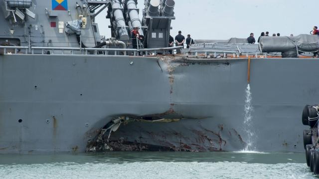 Des restes humains retrouvés dans le navire de guerre américain accidenté - ảnh 1