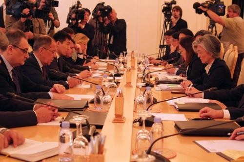 Les chefs de la diplomatie sud-coréen et russe discutent de la RPDC - ảnh 1