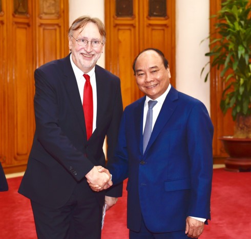 Nguyen Xuan Phuc déroule le tapis rouge aux investisseurs internationaux - ảnh 1