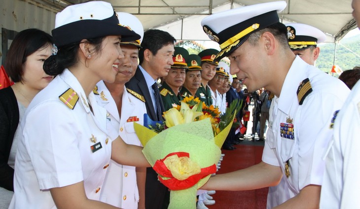 Des marins sud-coréens en visite à Dà Nang - ảnh 2