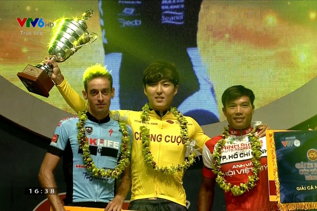 Remise des prix de la course internationale de cyclisme de VTV - Hoa Sen 2017 - ảnh 1