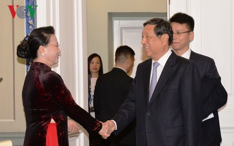 Nguyen Thi Kim Ngan rencontre des parlementaires russe et chinois - ảnh 2