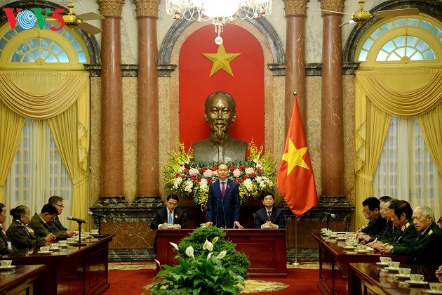 Tran Dai Quang rend hommage aux Laotiens ayant des mérites envers le Vietnam - ảnh 1