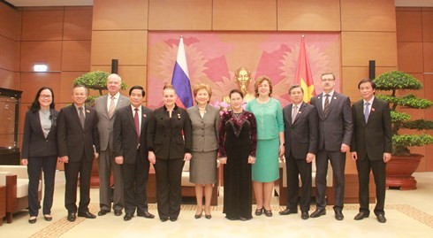 Une délégation de parlementaires russes reçue par Nguyen Thi Kim Ngan - ảnh 1