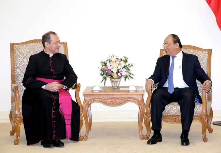 Le sous-secrétaire du Vatican pour les relations avec les États visite le Vietnam  - ảnh 1