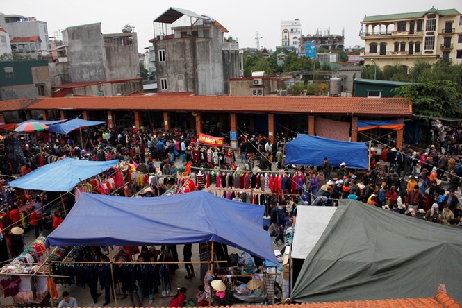 Hàng, le marché de fin d’année à Haiphong - ảnh 1