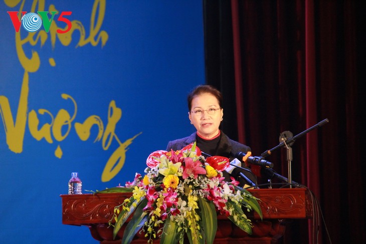 Nguyen Thi Kim Ngan présente ses vœux du Têt aux travailleurs de la province de Hai Duong - ảnh 1