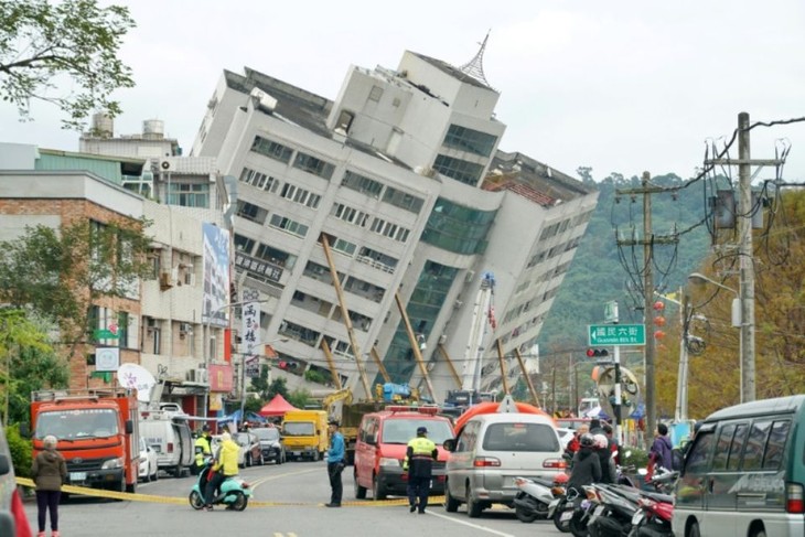 Taïwan: un séisme fait quatre morts et renverse des immeubles - ảnh 1