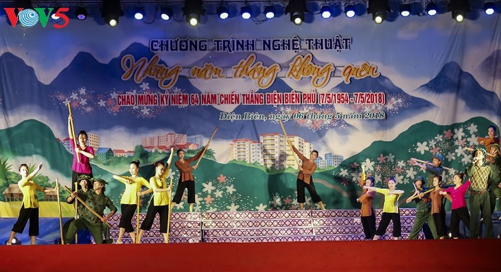 Célébrations du 64e anniversaire de la victoire de Diên Biên Phu - ảnh 1