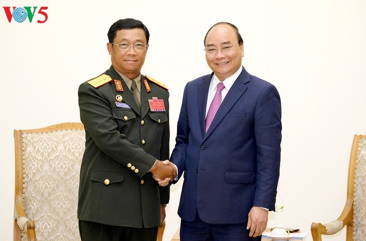 Nguyên Xuân Phuc reçoit les hôtes du Laos - ảnh 2