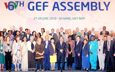 GEF 6: le Premier ministre Nguyên Xuân Phuc rencontre des chefs d’État étrangers  - ảnh 1