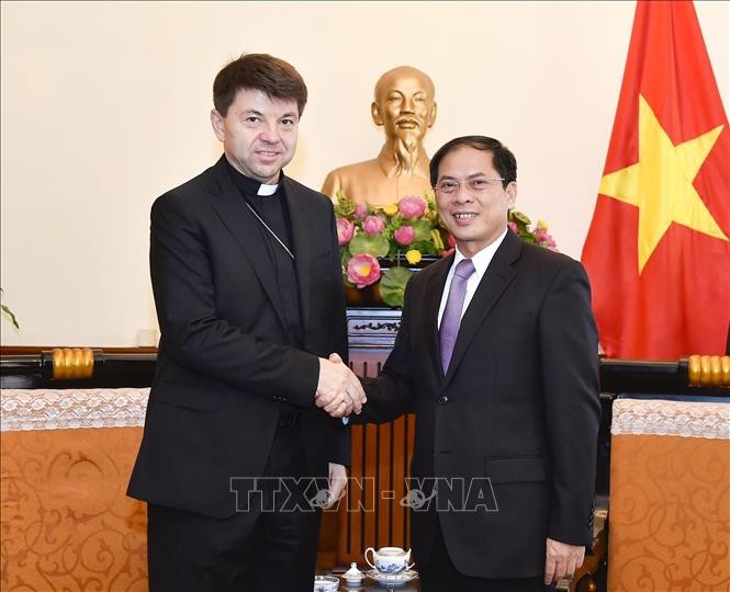 Le représentant pontifical non résident du Vatican en visite au Vietnam - ảnh 1