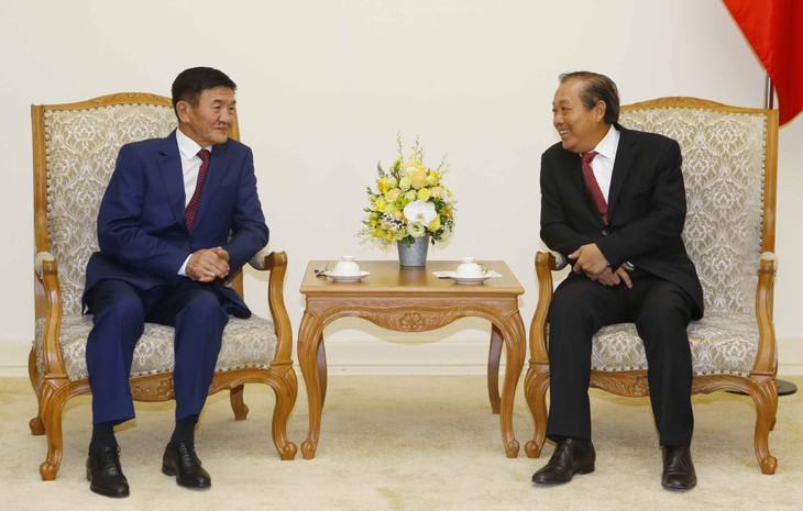 Truong Hoà Bình reçoit le ministre mongol de la Justice - ảnh 1