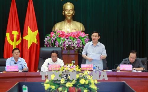 Vuong Dinh Huê travaille avec les autorités de Hai Phong - ảnh 1