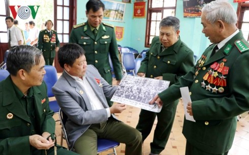 Rencontre avec des soldats ayant participé à la défense de la frontière du Nord - ảnh 1
