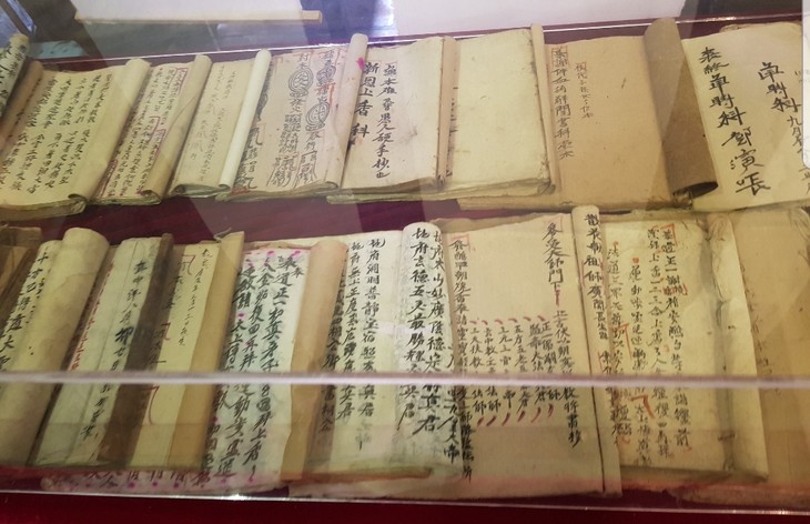 Le dernier fabricant de papier d’ordonnances royales de Hanoï - ảnh 1