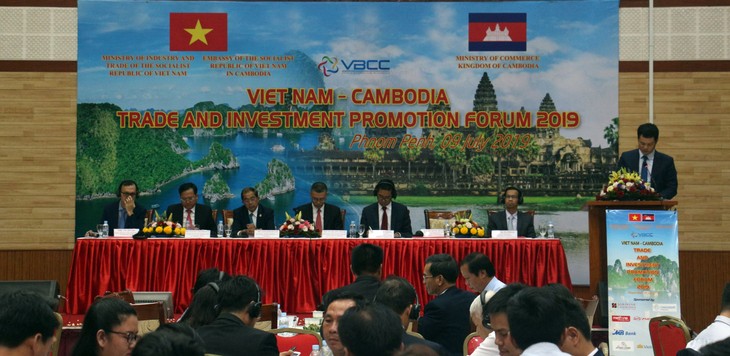 Le Forum pour la promotion du commerce et de l’investissement Vietnam – Cambodge 2019 - ảnh 1