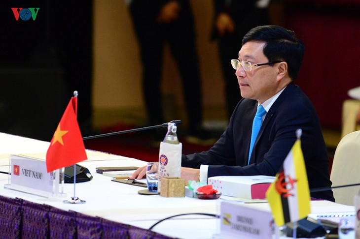 AMM-52: Les rencontres bilatérales du vice-Premier ministre Pham Binh Minh - ảnh 1