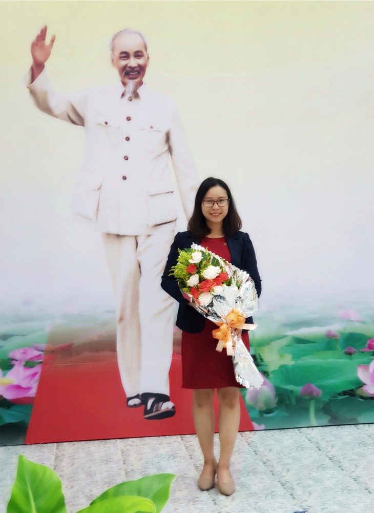 Huynh Nhu Truc et des fleurs en papier de soie - ảnh 1
