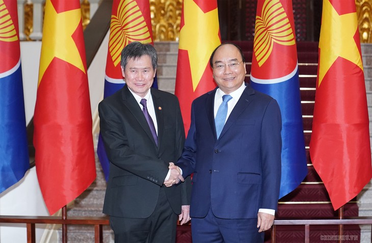 Rencontre entre le Premier ministre vietnamien et le secrétaire général de l’ASEAN - ảnh 1