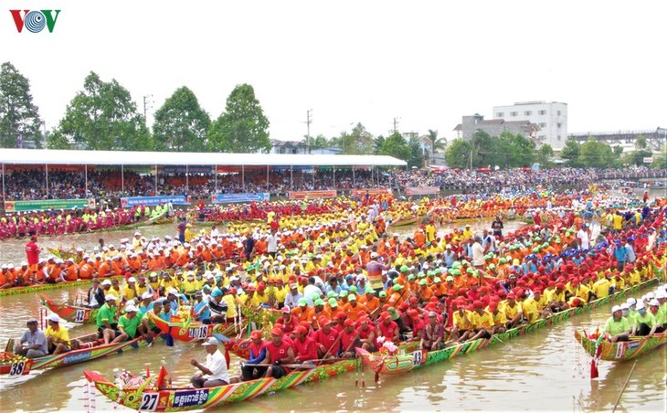 Soc Trang: Clôture des festivités de l’Ok Om Bok  - ảnh 1