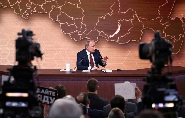 Vladimir Poutine devant la presse pendant plus de 4 heures - ảnh 1