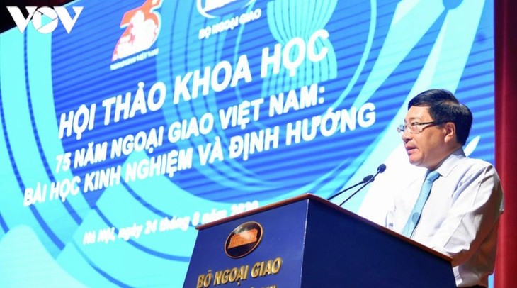 Colloque: «75 ans de diplomatie vietnamienne, les expériences et la nouvelle stratégie» - ảnh 1