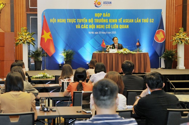 ASEAN: Bilan de la 52e conférence des ministres de l’Économie - ảnh 1