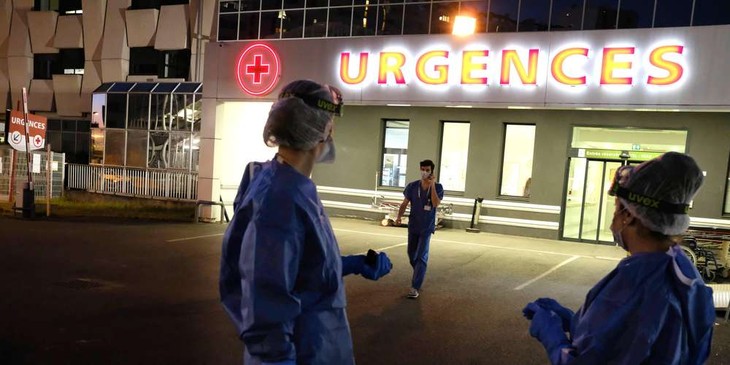 Covid-19: plus de 16.000 cas en 24 heures en France, les indicateurs hospitaliers se détériorent - ảnh 1